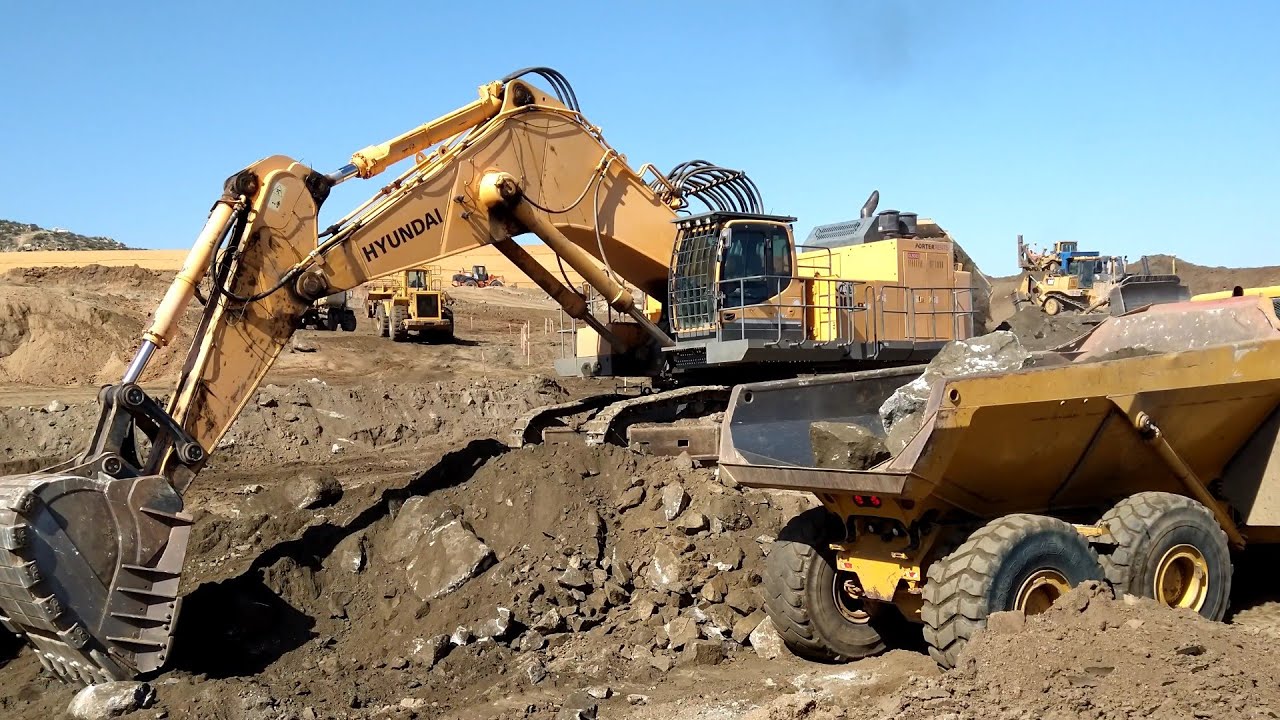 HYUNDAI 1200 -9 excavator  loading BELL B45E articulated haulers