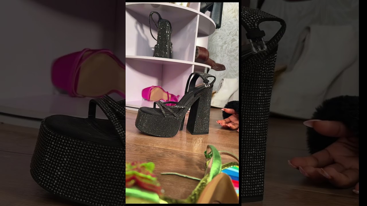 POV: you&rsquo;re the friend with all the good shoes #fashion#heels#shorts