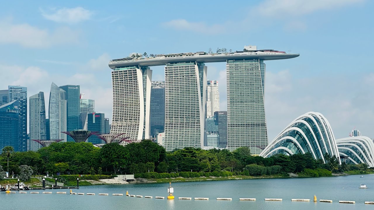 Singapore Cycling Tour 2025 🚴‍♂️ | Scenic Ride from Marina Bay to Chinatown via Clarke Quay