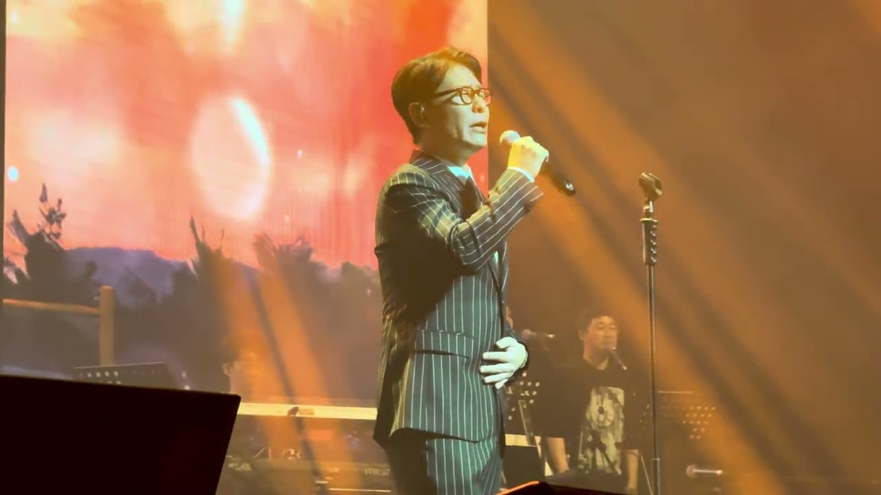 Yoonsang (윤상) - 가려진 시간 사이로 (Between Hidden Time) (live in Seoul)