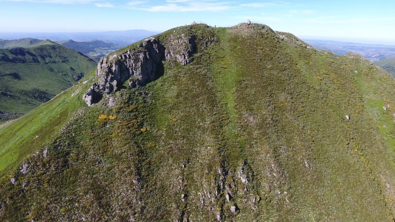 Images en drone 4K au coeur des volcans d'Auvergne - Auvergne and Volvic Vocanoes Massif Central
