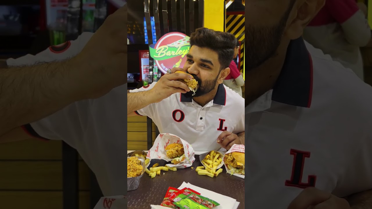 BEST BURGER IN BIGGEST MALL IN MY TOWN | #shorts #shortvideo #trending #viral #reels #love #tiktok