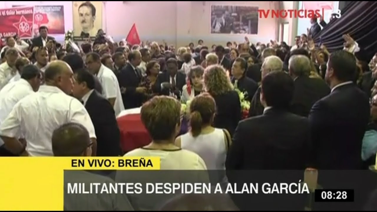 Militantes del Apra se despiden de Alan García en la Casa del Pueblo