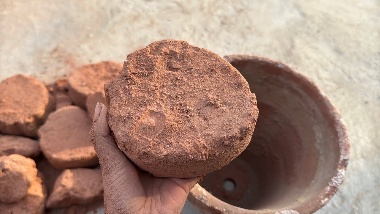 Strawberry shape series#1 🥰Pure red dirt dry floor &clay pot crumbling 🔥super satisfying shapes