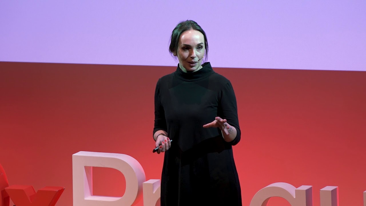 Škodí nám sociální sítě? | Michelle Losekoot | TEDxPragueWomen