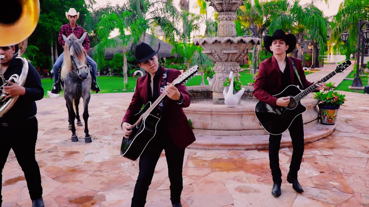 HERMANOS BARRAZA - Se les pelo Baltazar (video oficial)