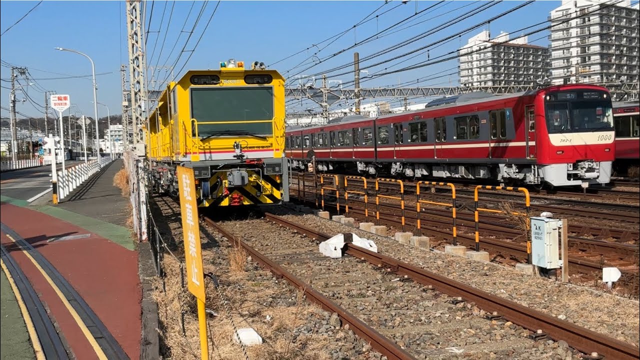 出場前の京急線新型車両特急品川行き1703-1と3D急行逗子・葉山行き1702-1🎶宮川沿いの河津桜の花🌸とメジロさん、「三浦海岸河津桜2026」2156、J-TREC横浜側からのミュージックホーン🎶
