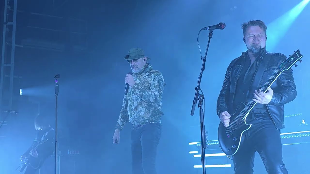 Eisbrecher - Waffen Waffen Waffen (Live Trix Antwerp - 08/04/25)