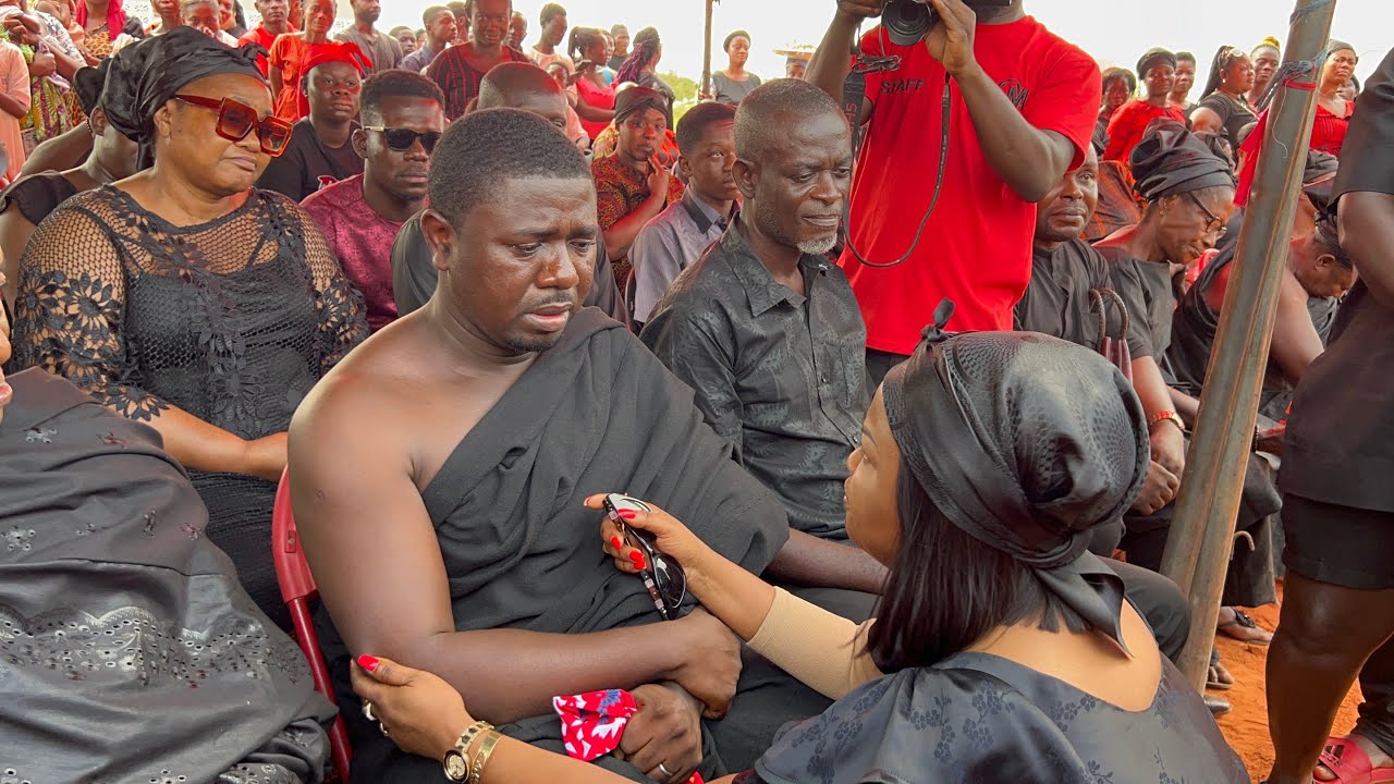 So Sad🥹 Komfo College couldn’t Control His Tears After Seeing Nana Ama Mcbrown At His Wife Funeral