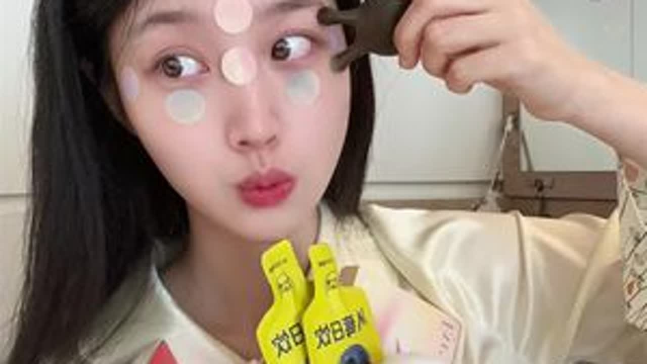 懒人养眼睛！！星星眼来咯～眼睛干涩、黑眼圈、眼垂泪沟的姐妹可以看看