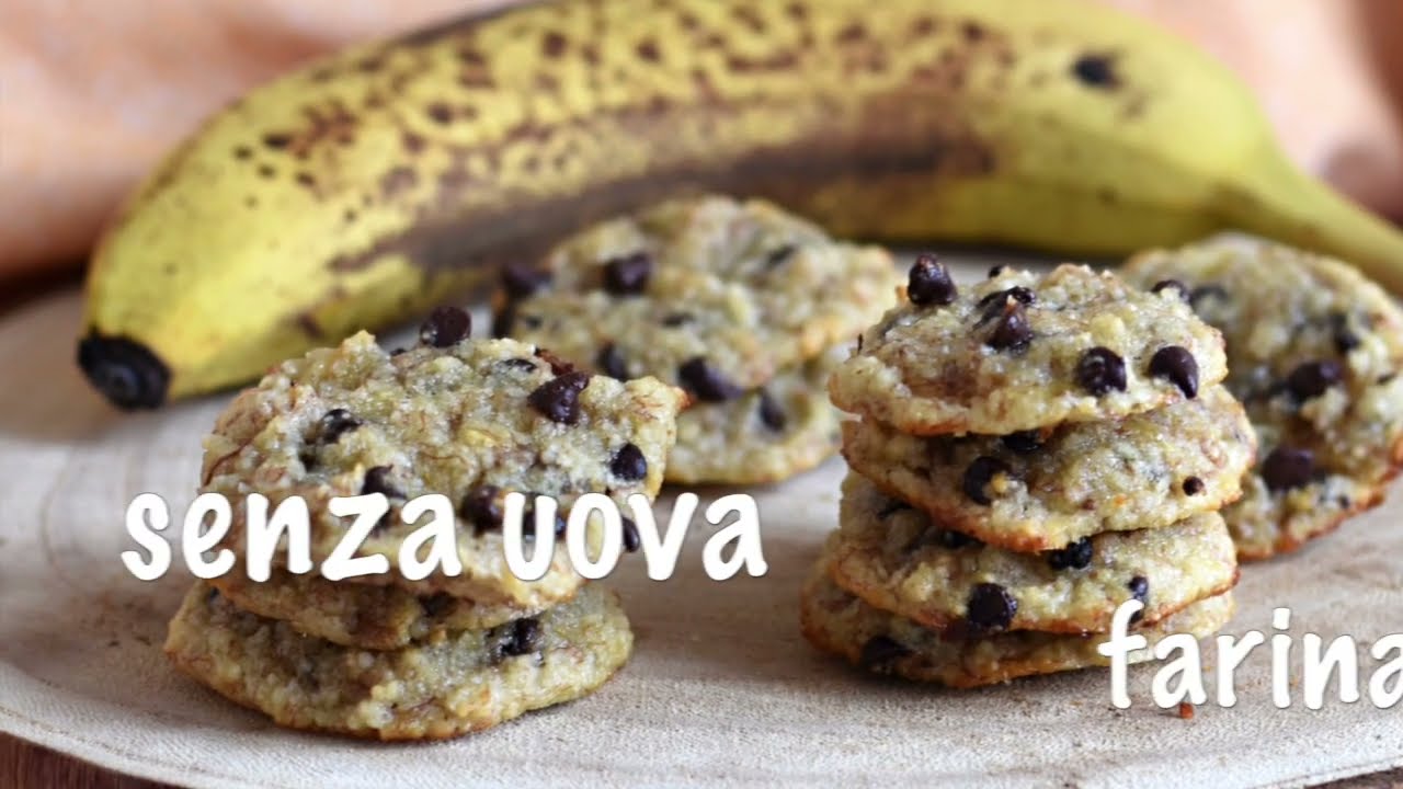 Biscotti con banane mature e gocce di cioccolato - senza glutine, senza uova e senza burro