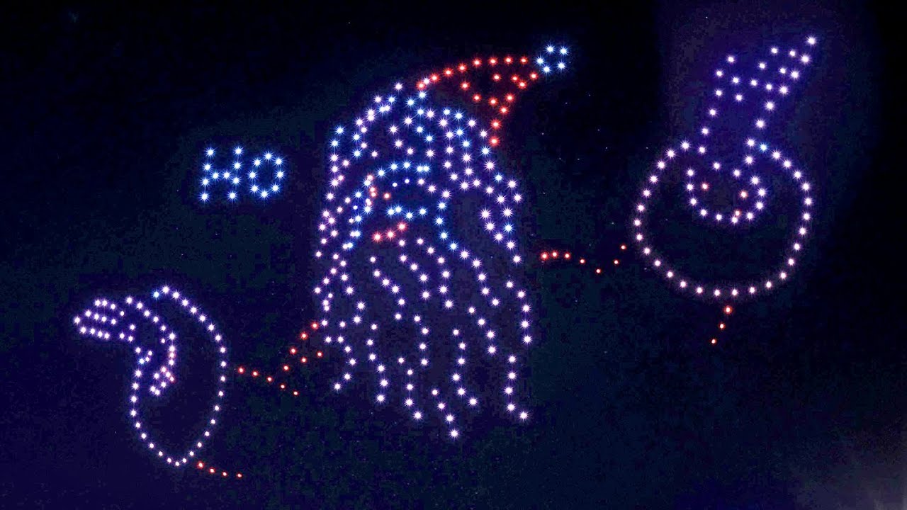 夜空を走るサンタ♪ツリーや雪の結晶も　神戸メリケンクリスマスでドローンショーリハーサル