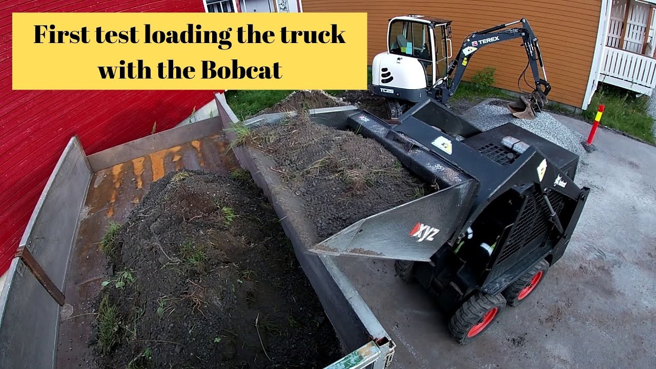 Loading a truck with the Bobcat and emptying with excavator