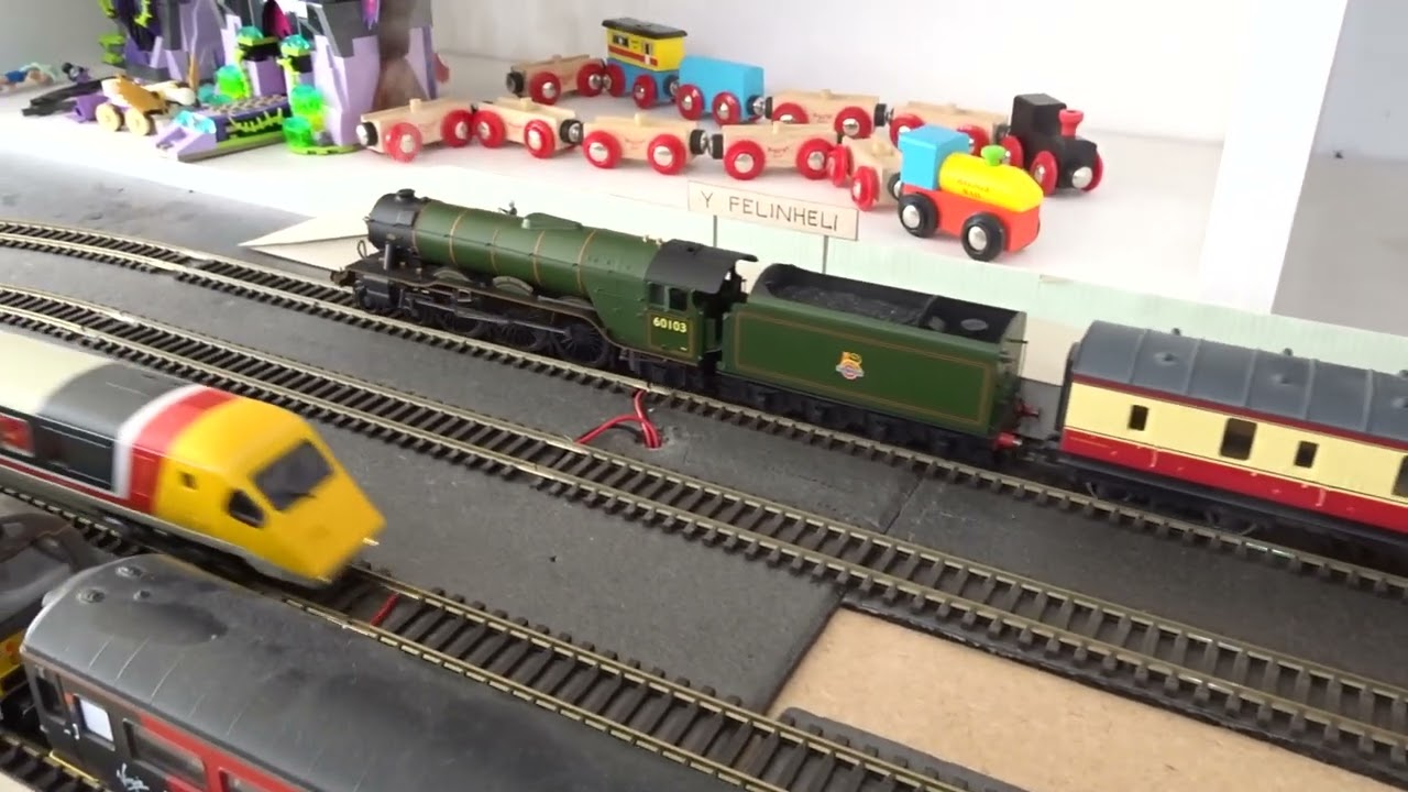 New Hornby Flying Scotsman with Steam Generator (R3991SS)