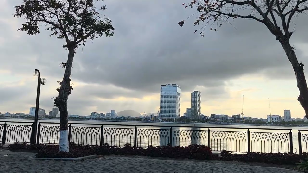 Slow and Peaceful Walk in the City - No Edits