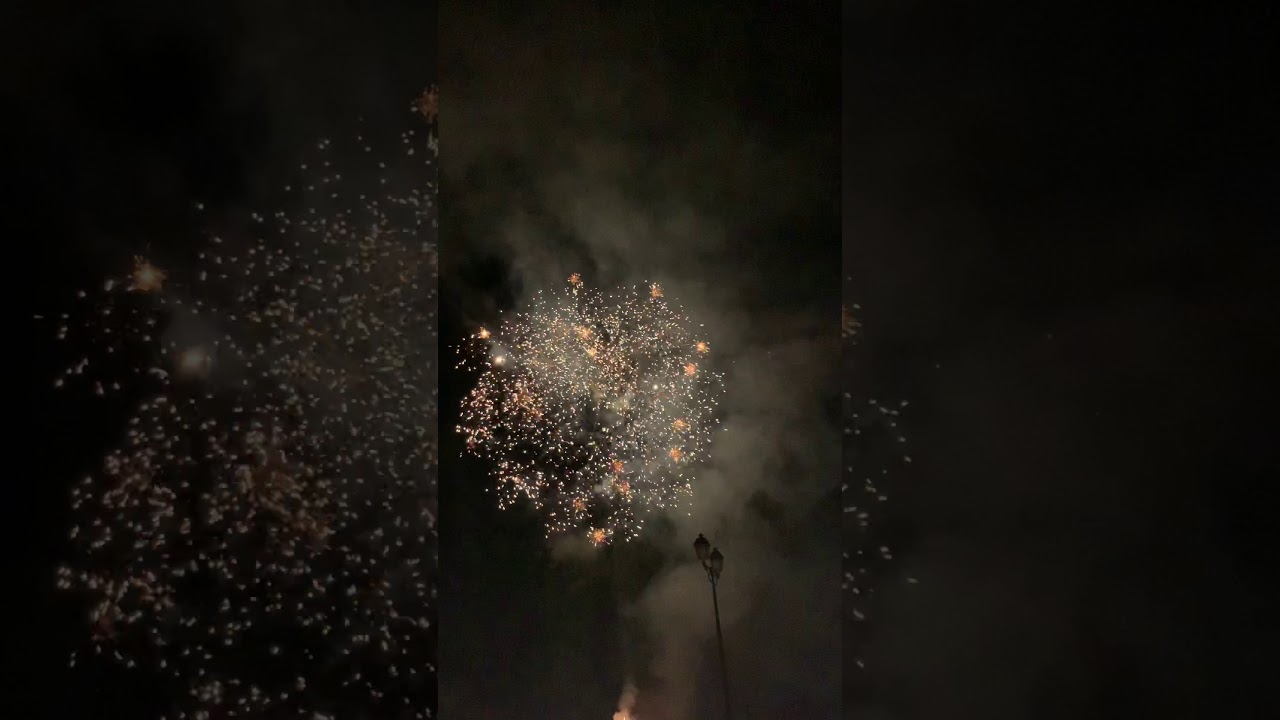 Feu d&rsquo;artifice du march&eacute; nocturne de Bouzic.