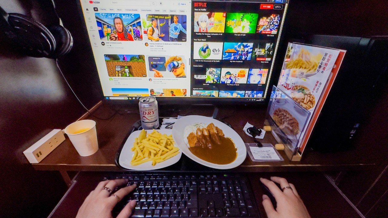 Eating at 24 Hours Japanese Internet Cafe