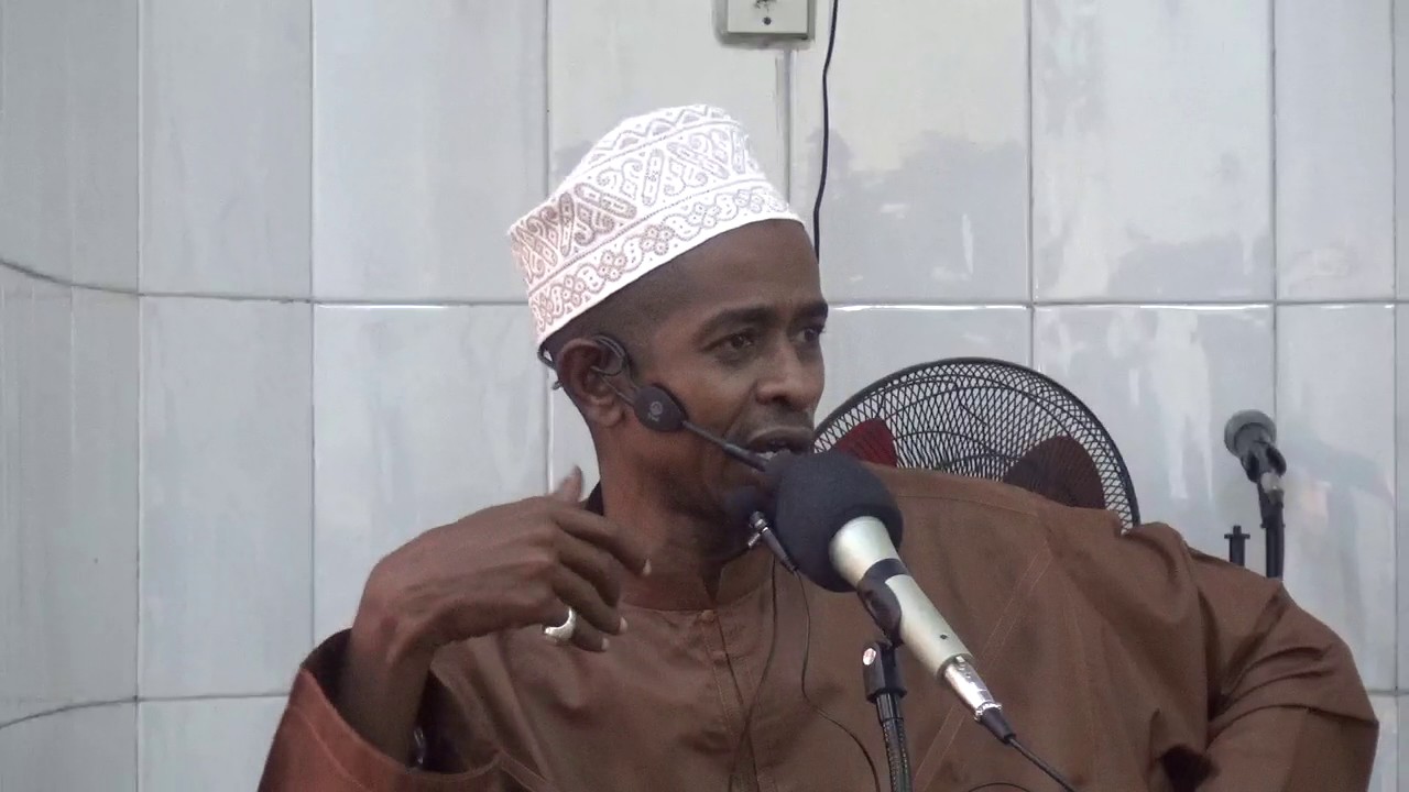 JE YAFAA KUFANYA TENDO LA NDOA HUKU UMEWASHA QURAN (2)