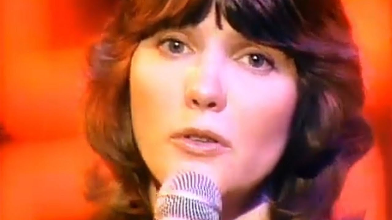 Torn Between Two Lovers by Mary MacGregor with Lyrics