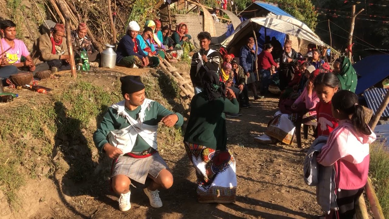 बुढाबुढीको बब्बाल उठबस नाचो पञ्चेबाजामा , बाग्लुङ