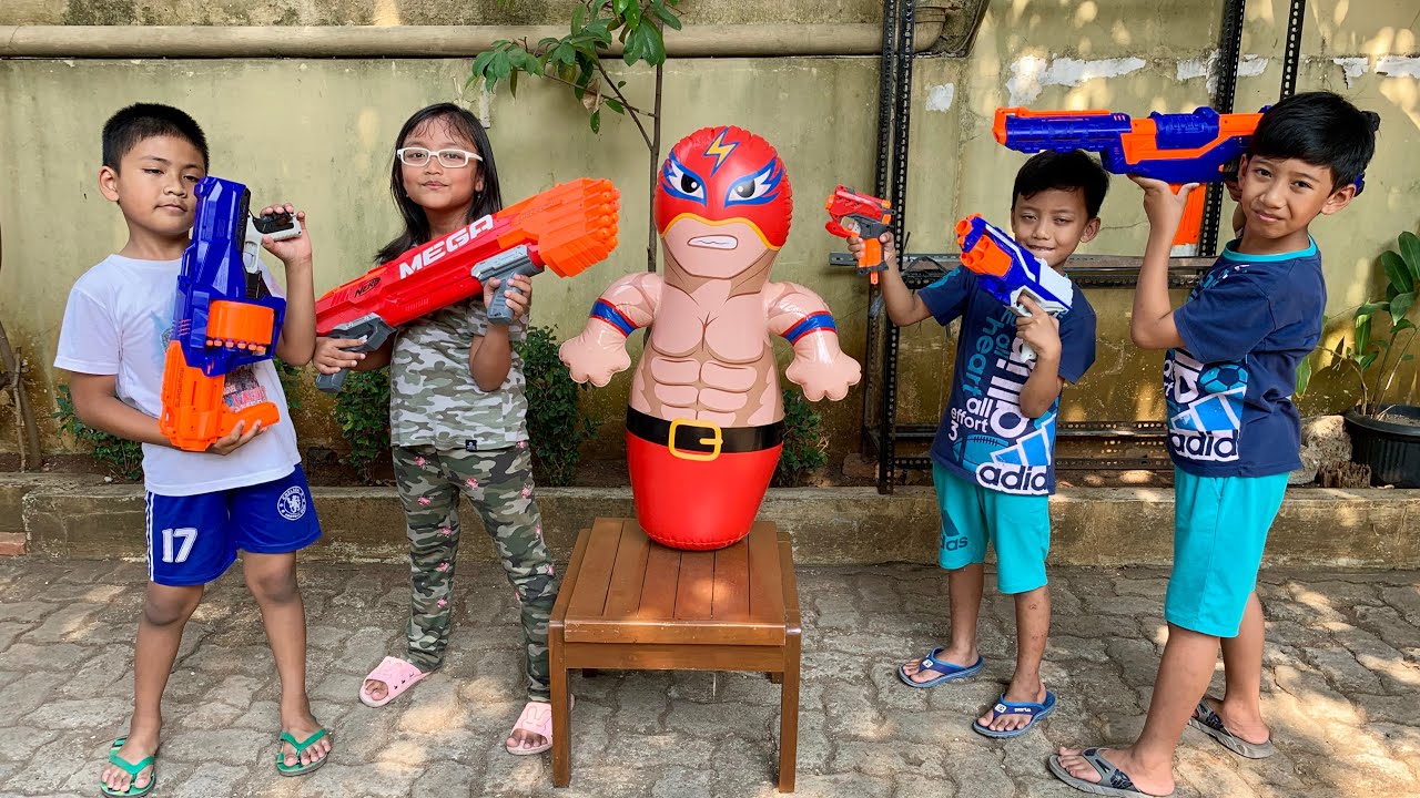 Pixel Ujicoba Mainan Nerf Baru Membidik Target Boneka Tinju | Nerf Battle Challenge (Part 2)