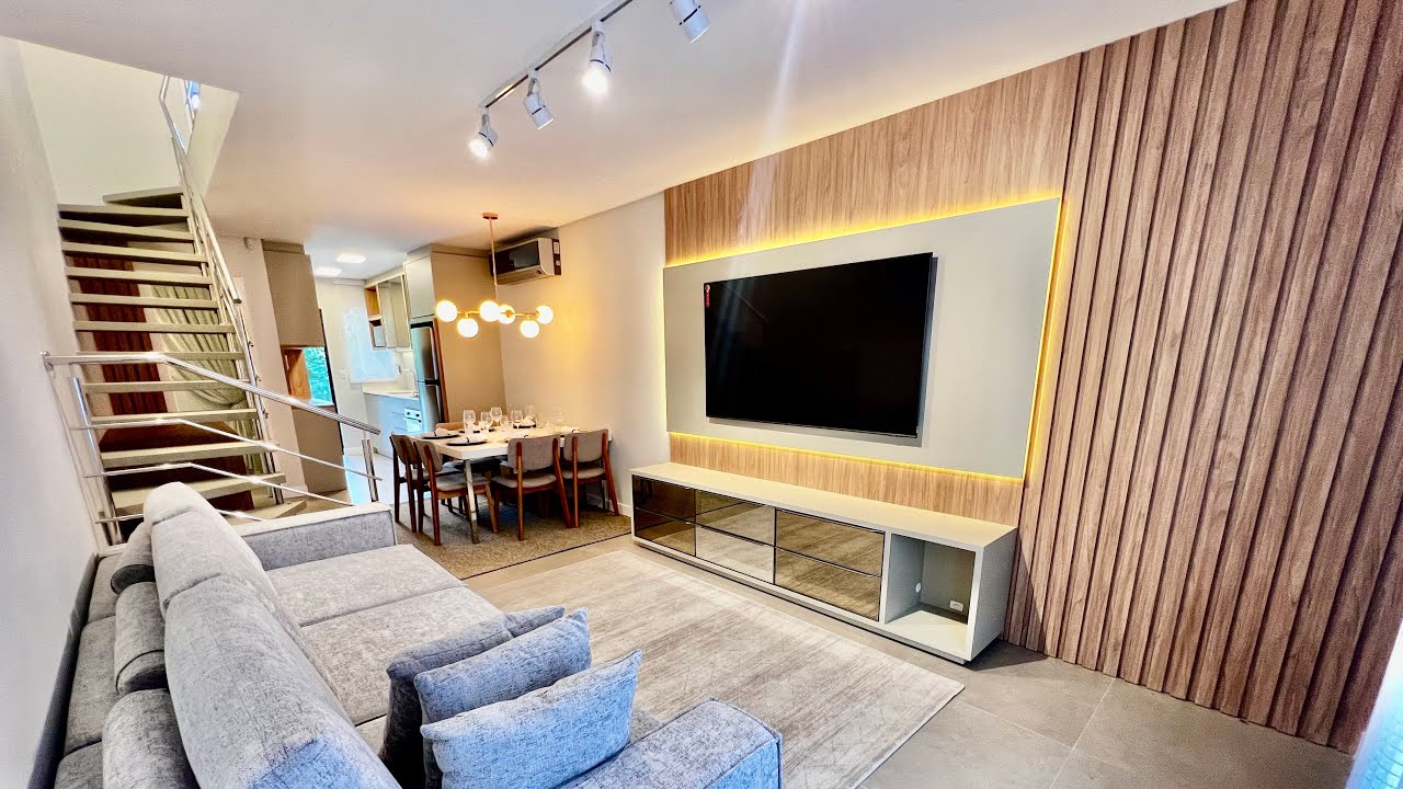 Sobrado mobiliado 2 suítes, área de festas e 160 m2 terreno próximo a Vila Germânica em Blumenau/SC