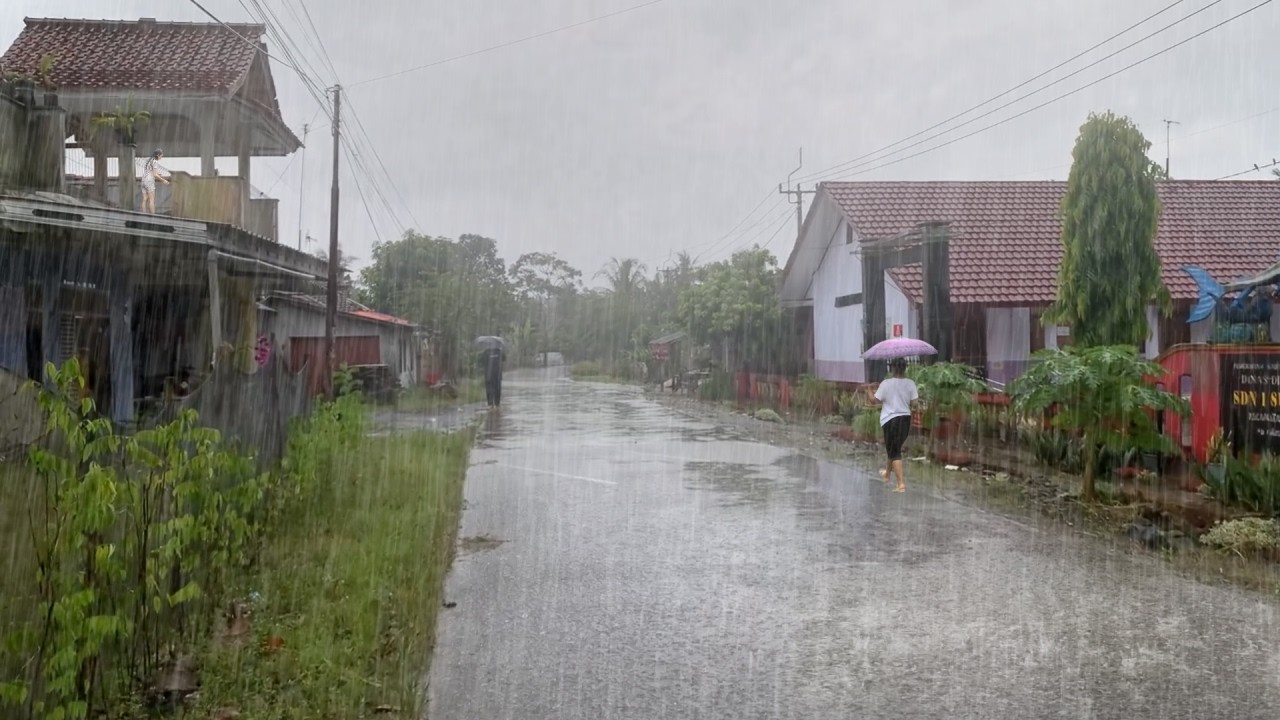СИЛЬНЫЙ ДОЖДЬ, КОТОРЫЙ ЗАХВАТЫВАЕТ МЕНЯ В НЕПОМОЩНОСТЬ 🌧️ Эмоциональная атмосфера | Успокаивающие з