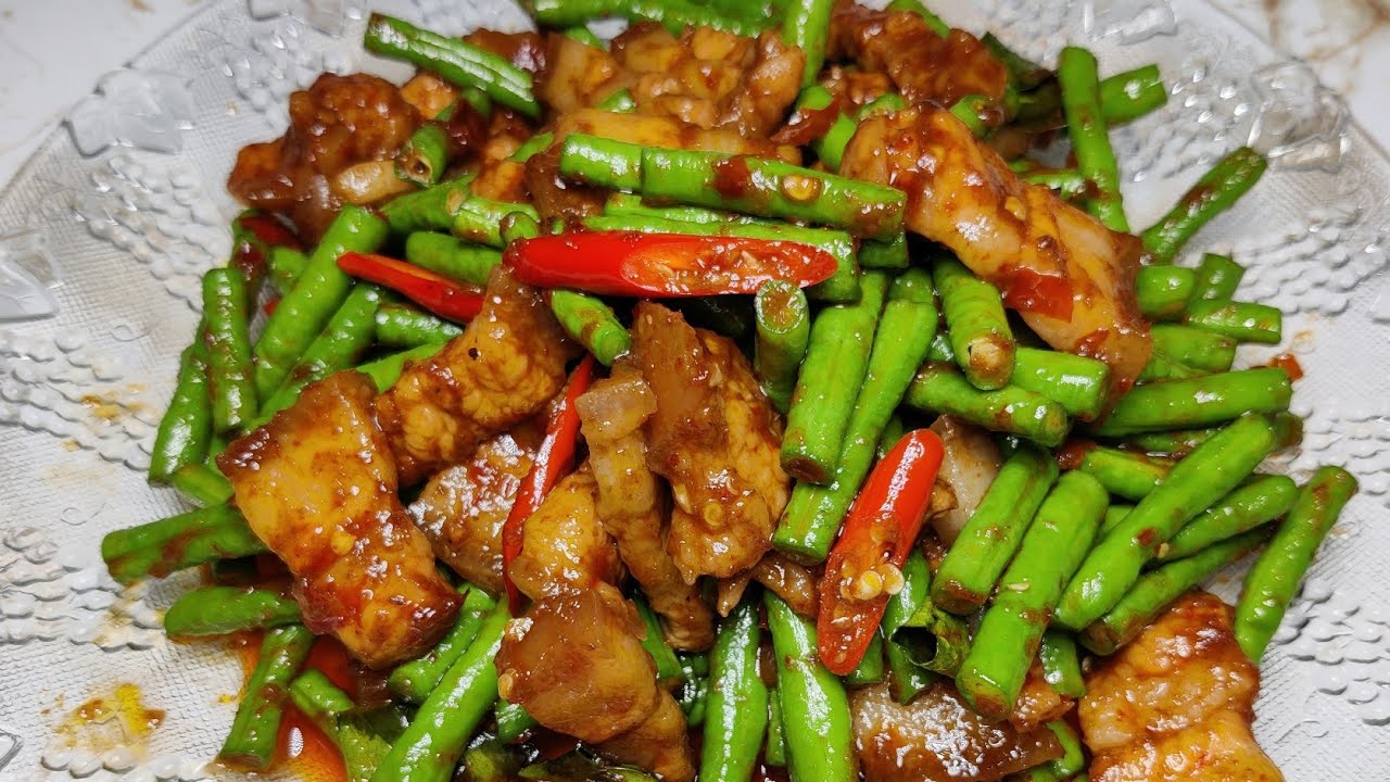 ပဲတောင့်ရှည် ဝက်သုံးထပ်သားကြော်နည်း Stir-fried long beans and vegetables with pork belly