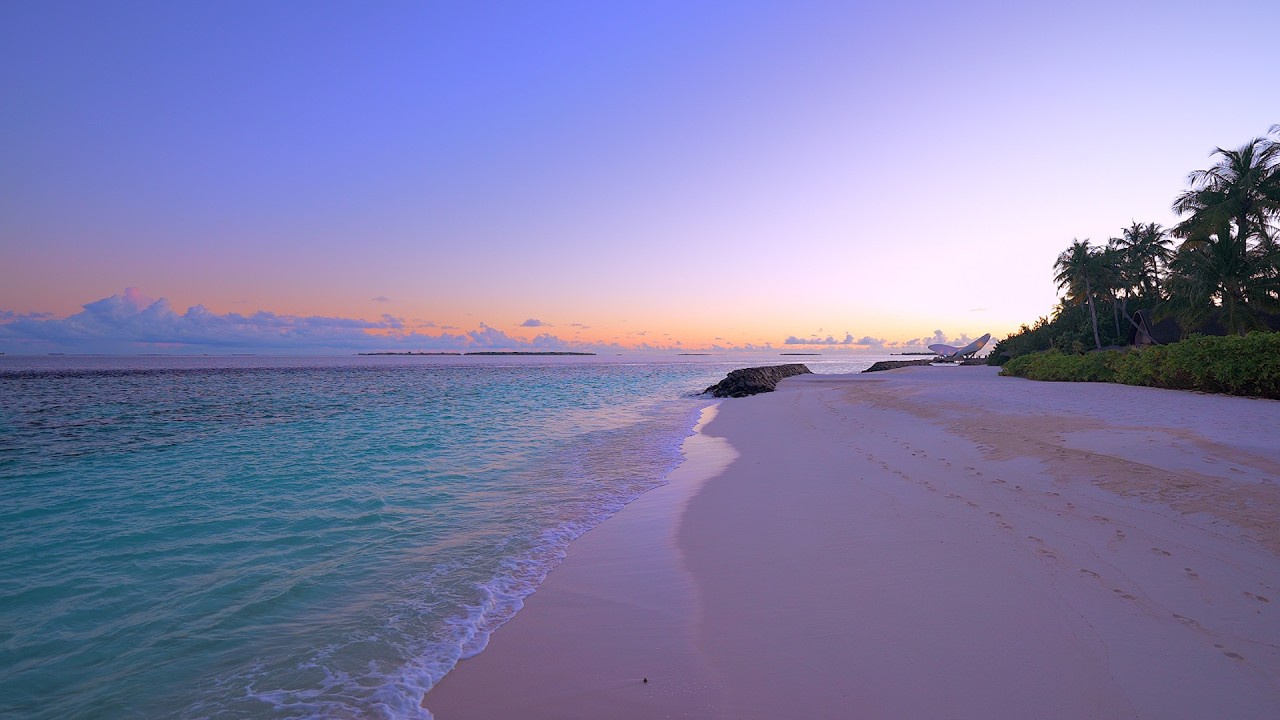 🏝 Scenic Beach View: Island Relaxation From Maldives