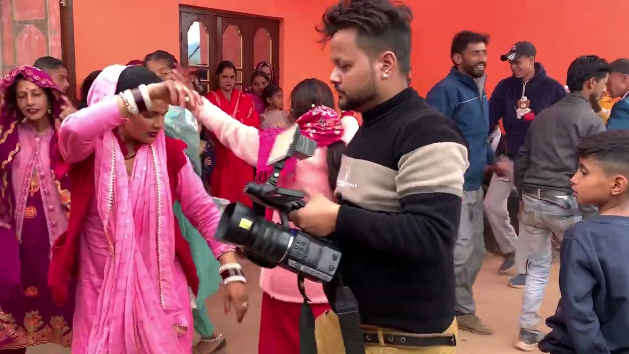 chuk mundiya Dogri Song || Viral New Bus short shorts video #youtubeshorts#dogrisong #viralv