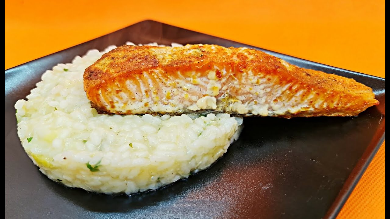 SALMÓN AL HORNO Y ARROZ  CON COCO Y PUERROS RECETA DELICIOSA DE PESCADO FACIL Y RICA