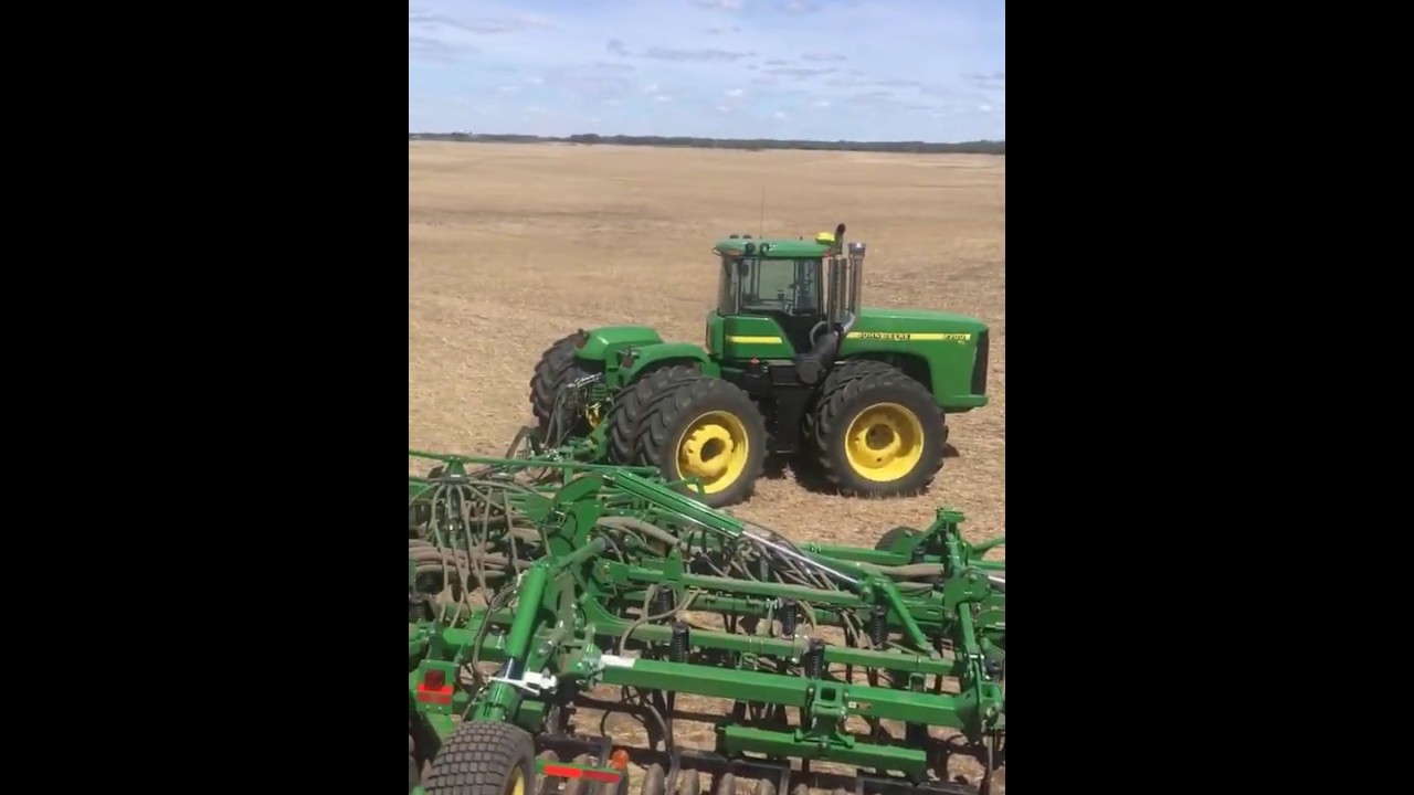 Side Draw filling a JD airseeder May 2019 (3)