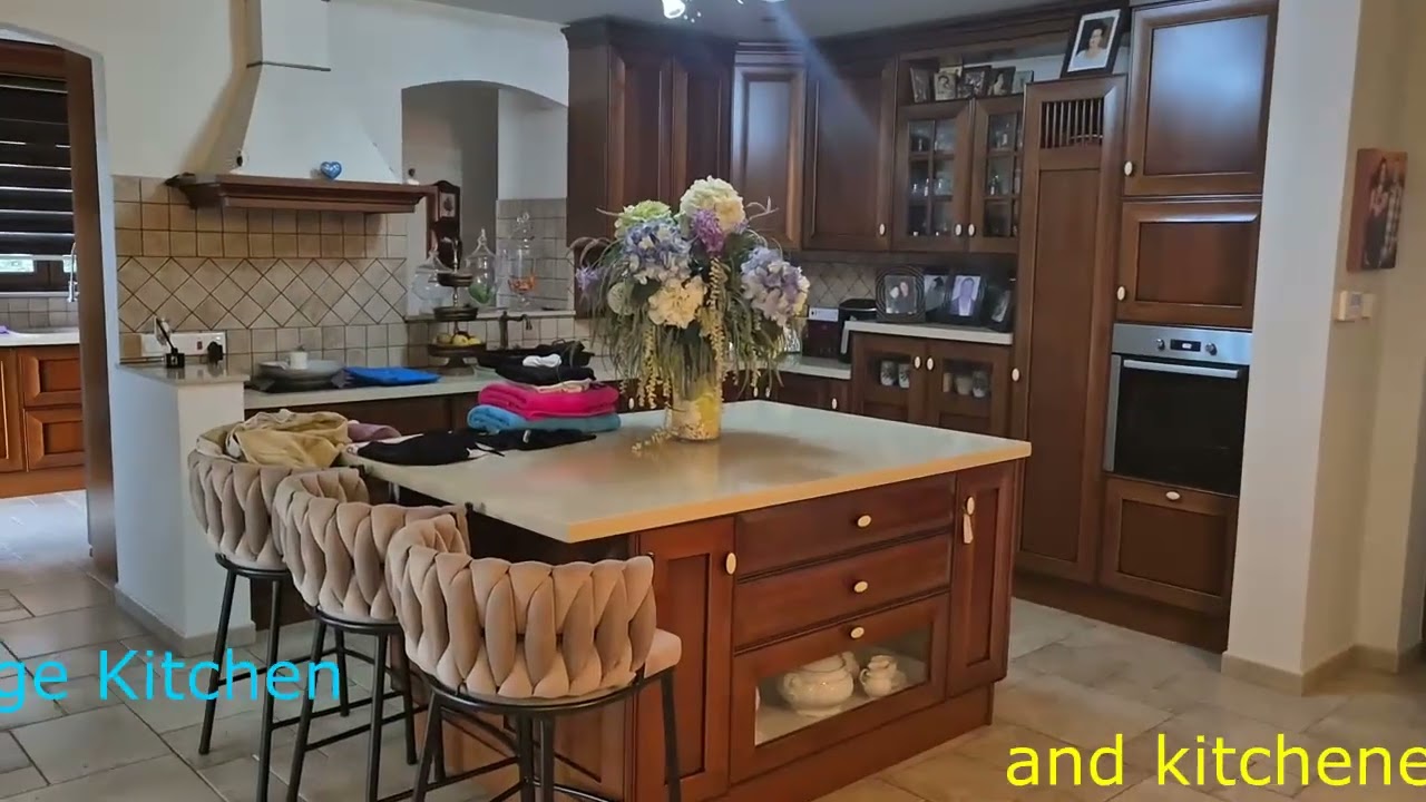 4 BEDROOM HOUSE ARADIPPOU