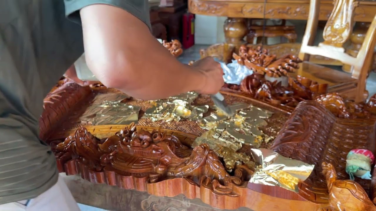 Giát vàng quấn thư