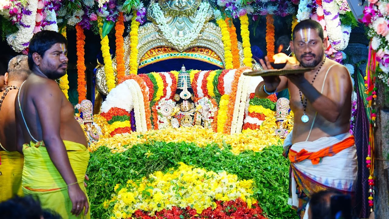 శ్రీ మత్ ఖాద్రీ లక్ష్మీ నరసింహస్వామి బ్రహ్మోత్సవాలలో భాగంగా చివరి రోజు ఘనంగా పుష్పయాగోత్సవం