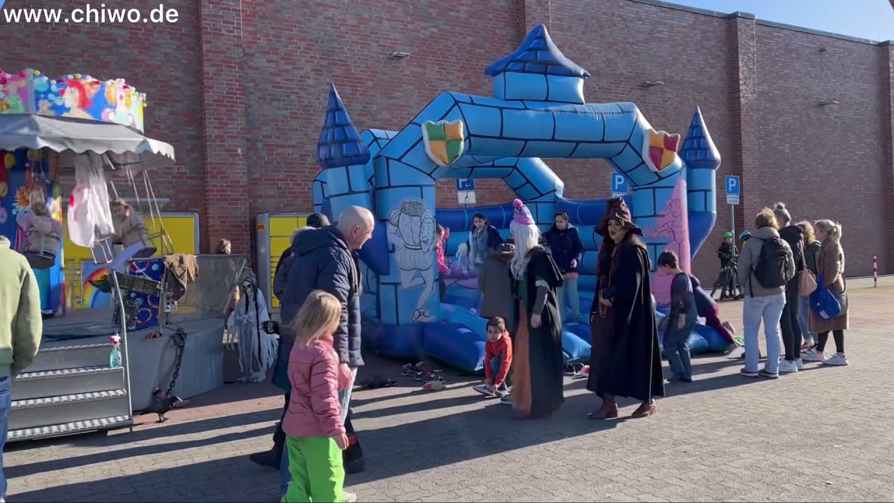 Unser Klassiker- Karussell und Hüpfburg