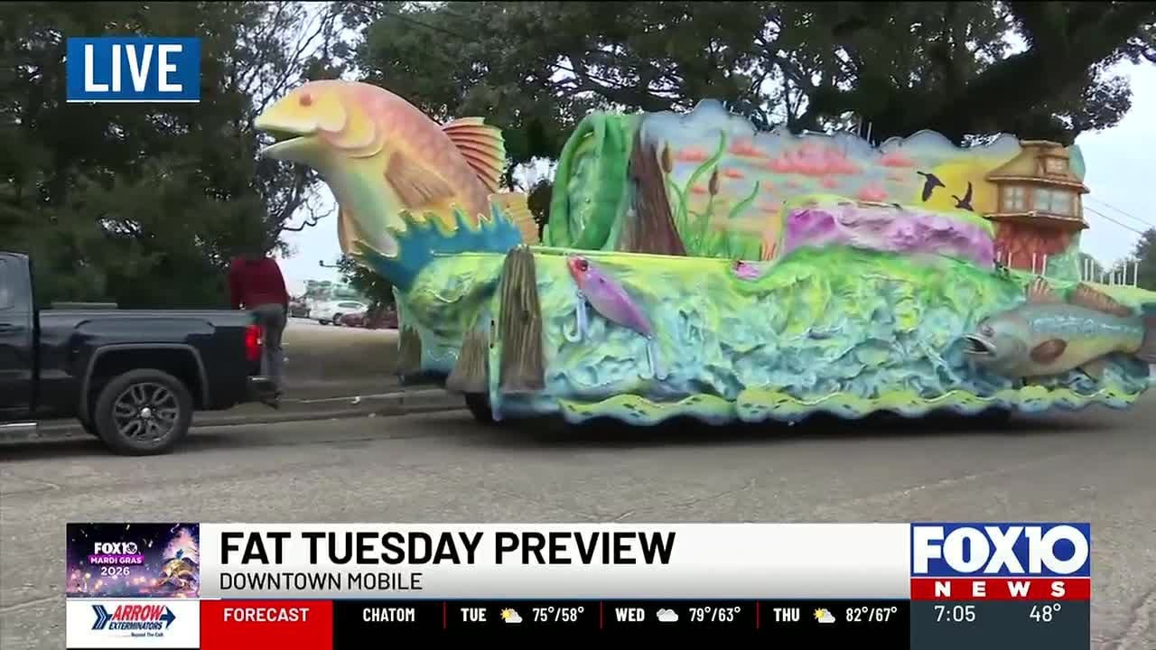 Floats lining up for Mardi Gras parading