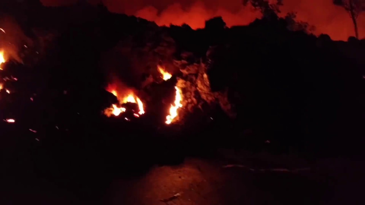 Kilauea Volcano A'a lava flow crossing Kahukai at Kaupili in Leilani Estates.  3:25 AM May 26, 2018
