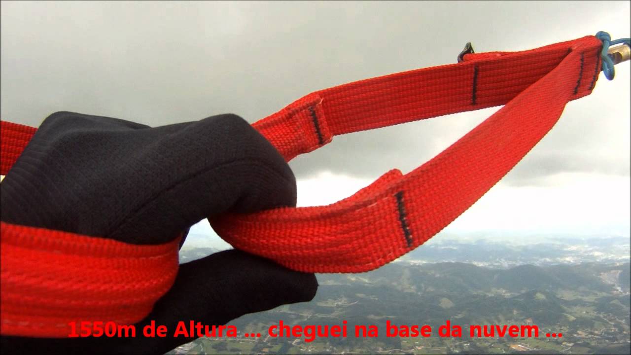 Voando de Parapente Dentro das Nuvens - Pomerode / SC