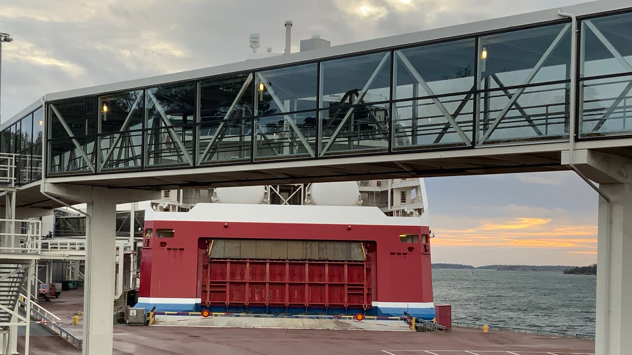 M/S Viking Grace at Mariehamn 30 november 2024