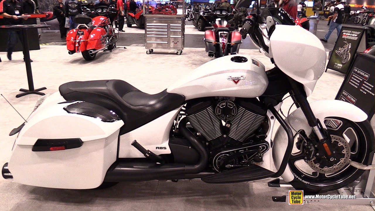 2015 Victory Cross Country Tour Hot Vic - Walkaround - 2014 New York Motorcycle Show