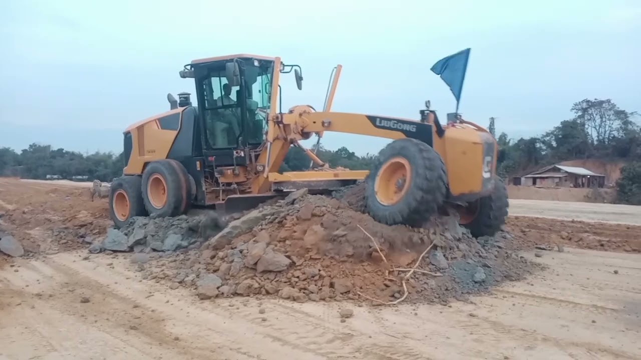 Liugong grader new NH 72 road working February 4, 2026