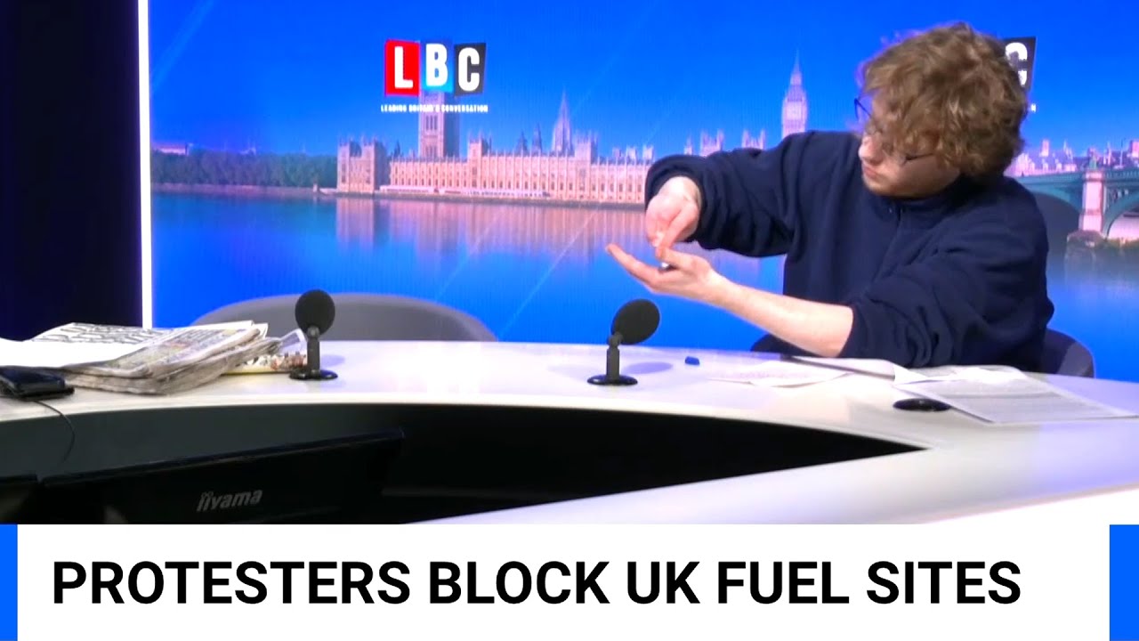 Just Stop Oil Supporter Glues his Hand to Microphone during Interview at LBC Studio | 3 April 2022