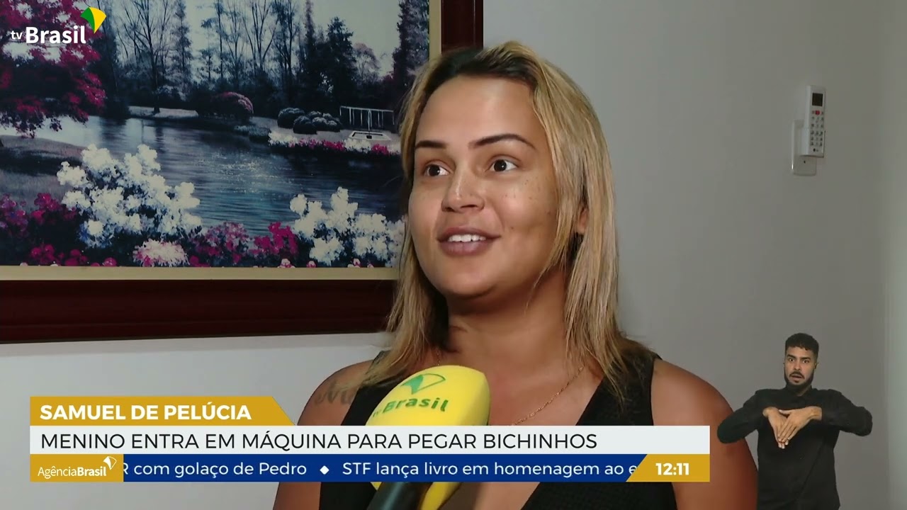 RJ | Criança viraliza depois de entrar em uma máquina de pelúcia