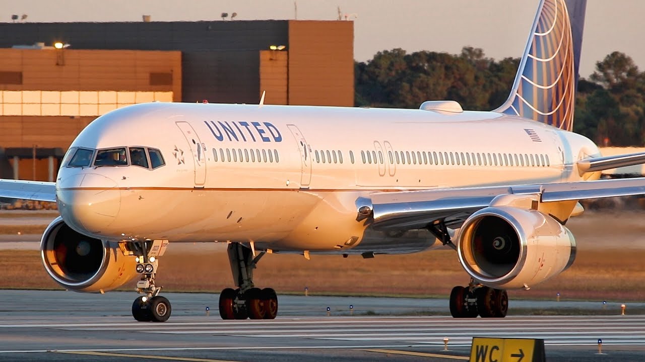 United B757 and B767 in the Golden Hour