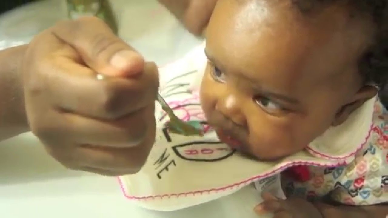 First Solid Foods at 6 Months | Spinach and Peas