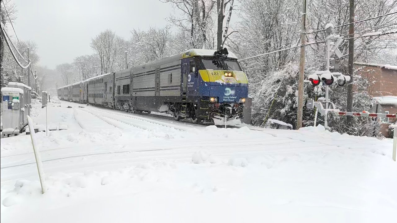 LIRR train 6614 in Port Jefferson with DE30AC 422