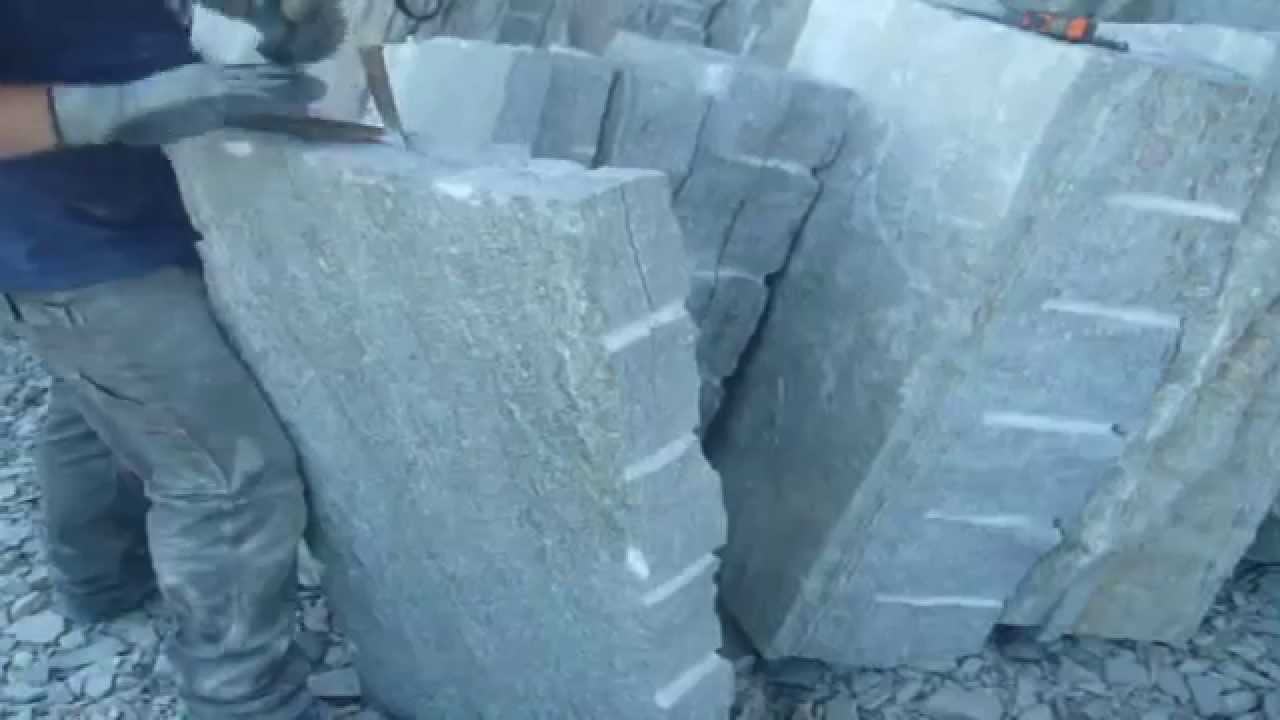 Spacco di una lastra di pietra di luserna