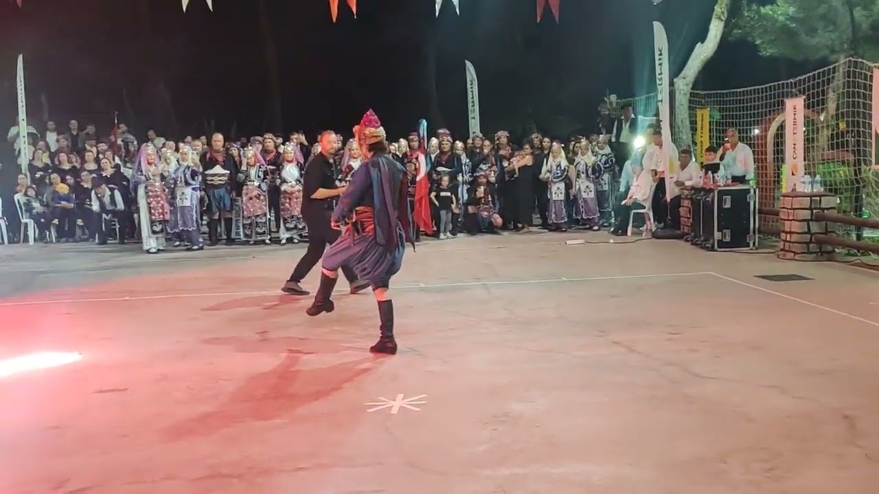 ÇAN KURTULUŞ GÜNÜNDE HALK OYUNLARI FESTİVALİ . KÜTAHYA EKİBİ YUSUF TÜRKEL FERAJE ZEYBEĞİ