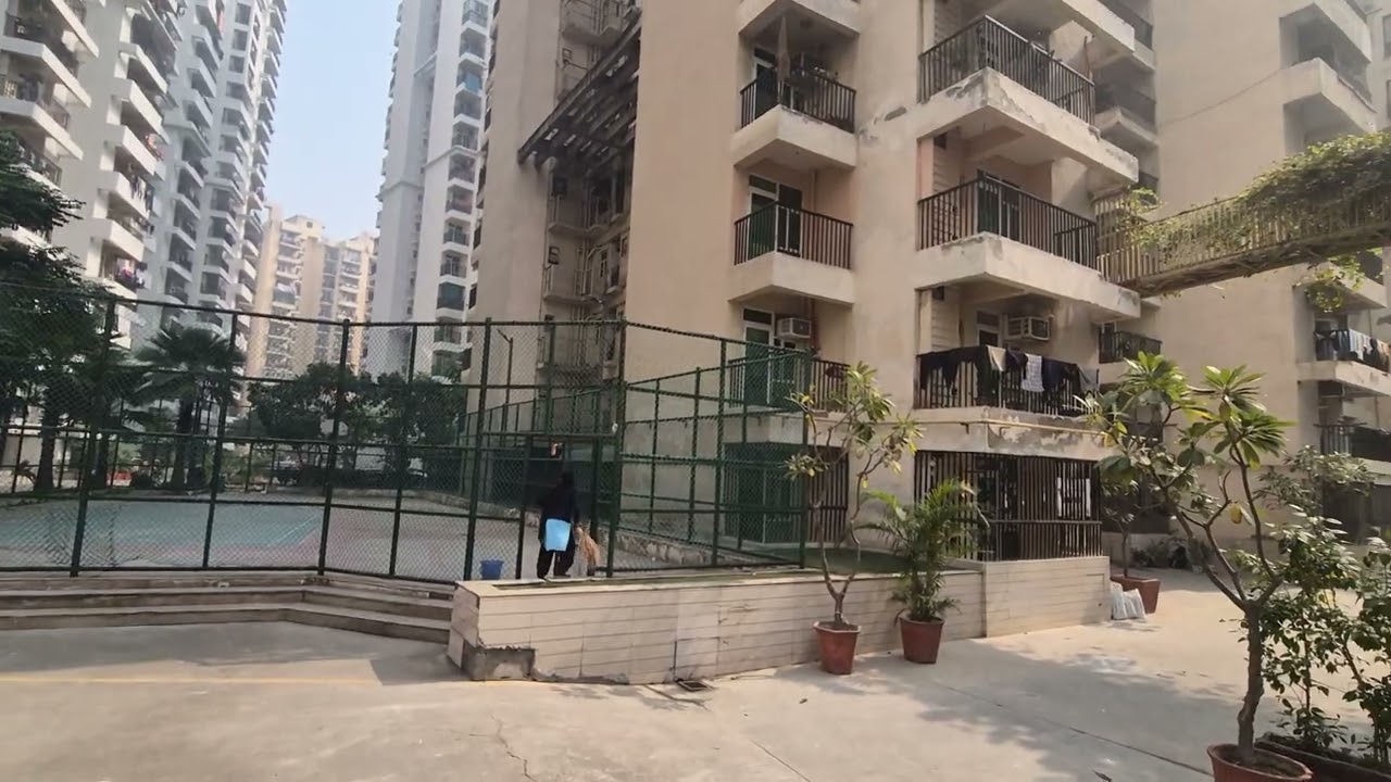 🏘️ Housing Society Mein Rehna Sahi Hai Ya Nahi? | Pros & Cons